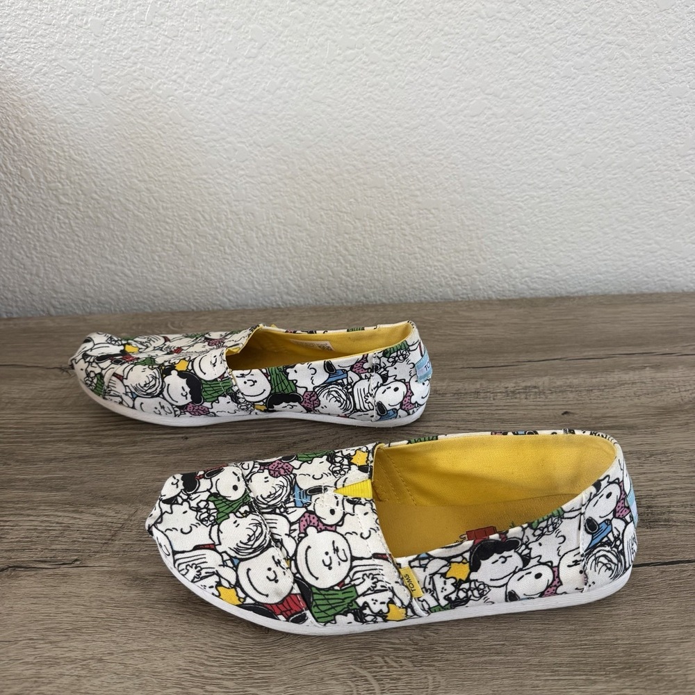 TOMS X Ortholite Peanuts Alpargata White Peanuts Cast Print Women Size 8 Slip On - Picture 4 of 9